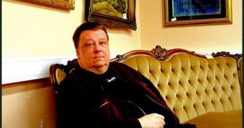 Risto Helinille syyte törkeästä parituksesta risto_helin_soffa