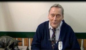 Mauno-Olavi Sundberg hymyilee kameralle