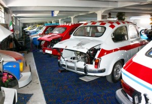 Abarth-urheiluautoja ja muuta moottoriurheiluhistoriaa museossa