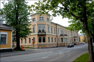 Vaasan hallintotalo, jossa kaupungin talous päätetään