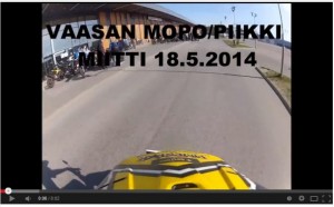 Mopopiikkimiitti Vaasassa: nuoria mopoilla ja moottoripyörillä kokoontumassa