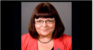 Maria Tolppanen ja Laura Räty hymyilevät kameralle