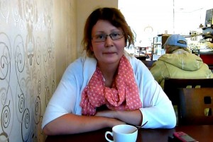 Eroperheitä koskettavassa vieraannuttamisessa vanhempi tarkoituksella estää toisen vanhemman ja lapsen suhteen kehittymistä. Vieraannuttaja vaikeuttaa vuorovaikutusta ja pyrkii erottamaan lapsen toisesta vanhemmasta. Pahimmillaan vieraannuttaja katkaisee kokonaan lapselta yhteydenpidon tai syöttää lapsen mieleen valheellisia mielikuvia toisen vanhemman pahuudesta.