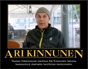 Vaasan torikahvilan talviteltta valaistuna illalla