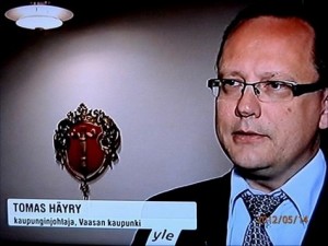 Vaasan kaupunginjohtaja Tomas Häyry puhuu säästöistä