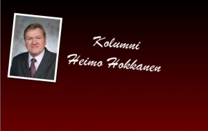 Heimo Hokkasen logo, jossa poliisiauto ja teksti "Kun poliisi nukkuu voi ajaa kovaa"