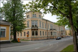 Vaasan kaupungin hallintotalo, jossa talouspäätöksiä tehdään