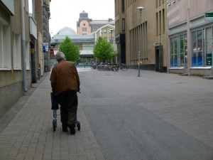 Hartmaninkujan vanhustentalo, jossa asuu useita vanhuksia