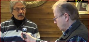 Juri Kadar poseeraa Skuuppiset 44 -lehden kannessa