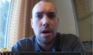 Jani Pontus Toivanen puhumassa kannabiksen kasvatuksesta