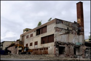 Valkolinnan järjestötalo, joka aiotaan purkaa