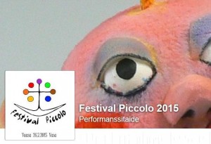Festival Piccolon esiintymislava ja yleisöä ilta-auringossa