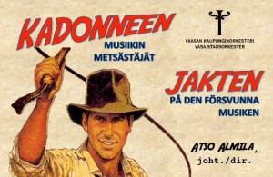 Orkesteri soittaa elokuvamusiikkia konserttisalissa