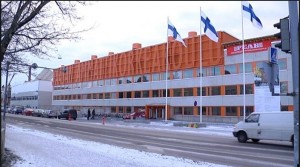 VAMKin rakennus talvisessa maisemassa