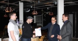 Kyrö Distillery Companyn perustajia ja tuotteita