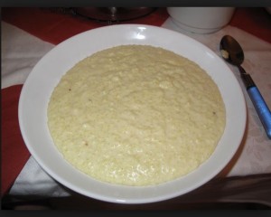 Kaurapuuroa marjoilla ja hedelmillä