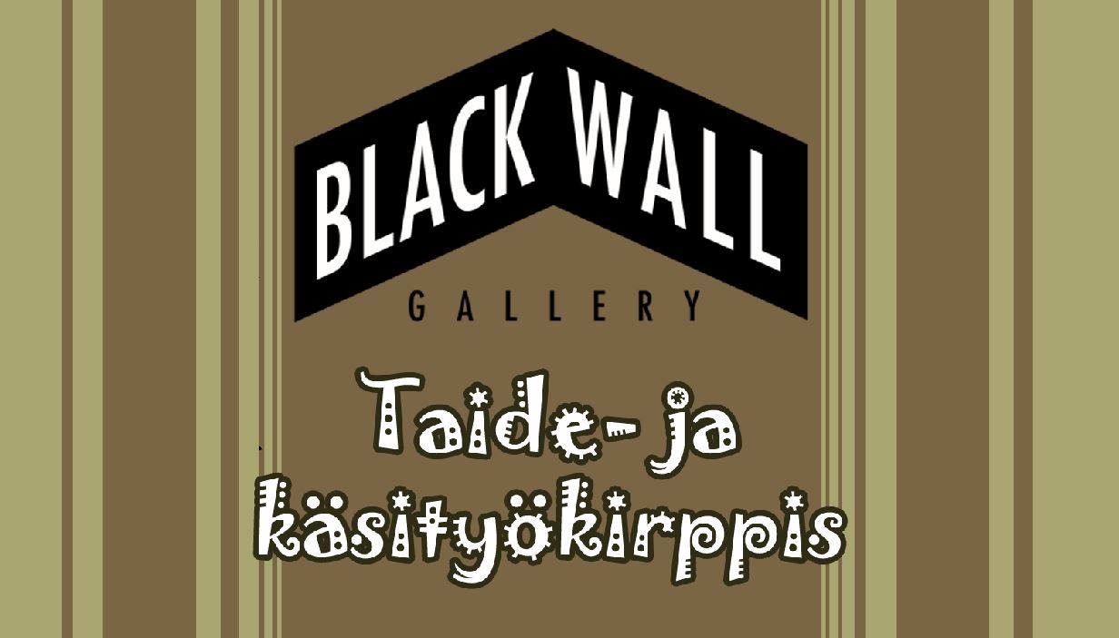 Musta seinä, jossa on esillä taidetta ja käsitöitä