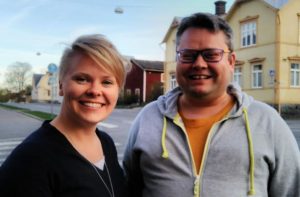 Lapset ja nuoret improvisoimassa iloisesti yhdessä