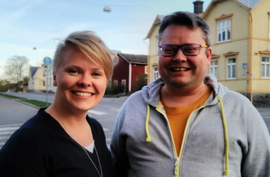 Lapset ja nuoret improvisoimassa iloisesti yhdessä