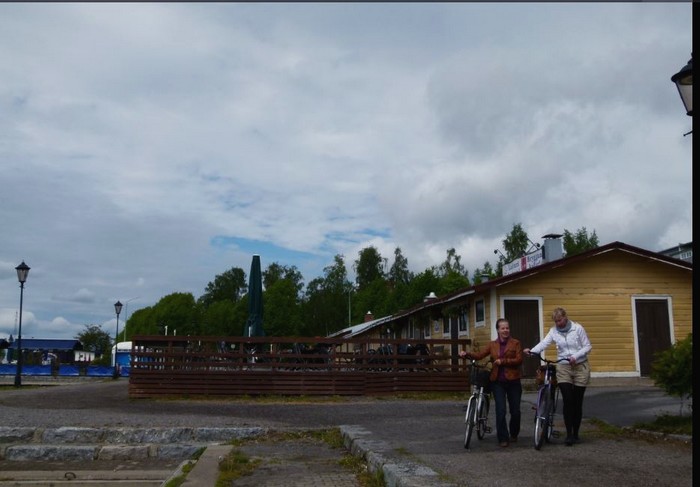 Kalarannan hallin julkisivu ja ympäristö Vaasassa