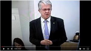 Vaasan keskussairaalan päivystyksen odotushuone, jossa potilaat odottavat