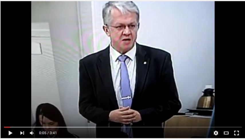 Vaasan keskussairaalan päivystyksen odotushuone, jossa potilaat odottavat