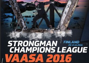 Vahva mies nostaa valtavaa rengasta Strongman-kilpailussa
