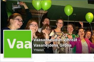 Vaasanseudun vihreiden kuntavaaliehdokkaat poseeraavat yhdessä