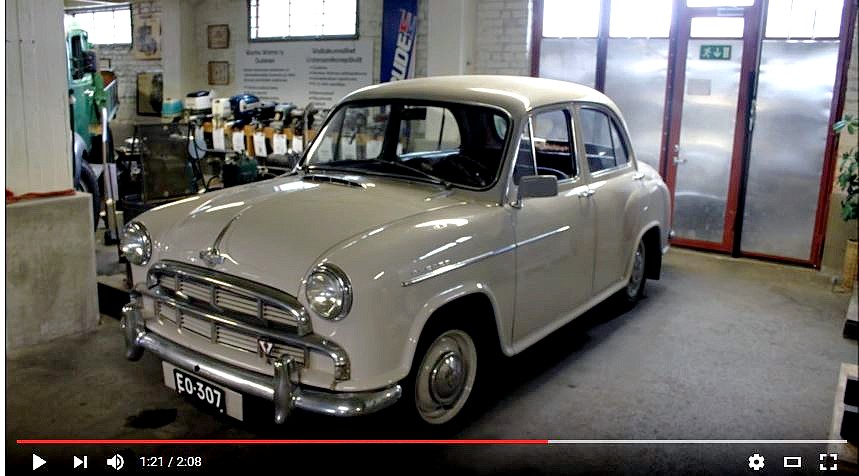 Klassikkoautoja ja moottoripyöriä Vaasan auto- ja moottorimuseossa