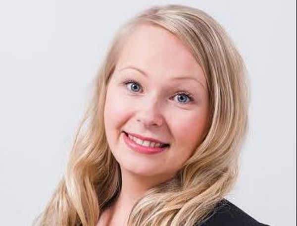 Hanna Peltokangas hymyilee kameralle