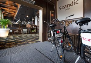 Scandic Vaasan hotellin julkisivu ja sisäänkäynti