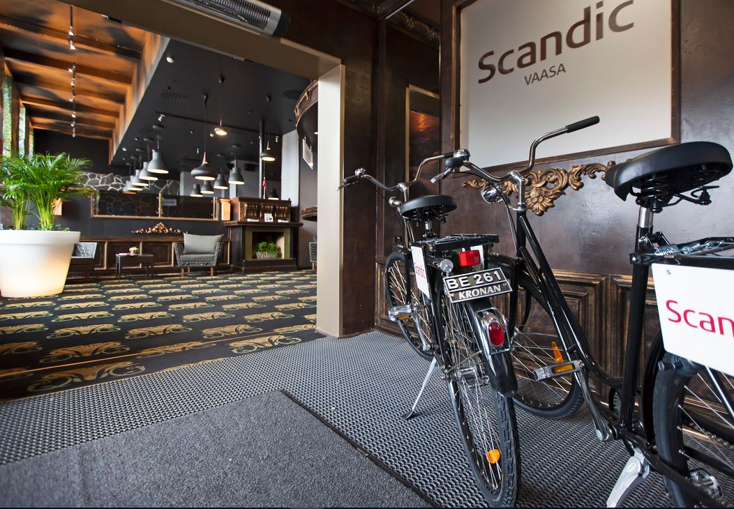 Scandic Vaasan hotellin julkisivu ja sisäänkäynti