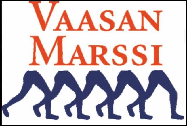 Vaasan marssin osallistujia kävelemässä kaupungin kaduilla