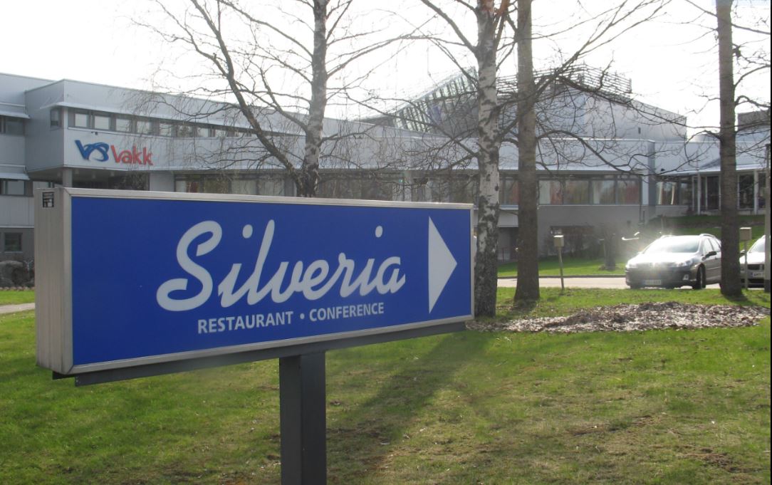 Silverian rakennus Vaasassa, koulutusten yhdistymisen symboli