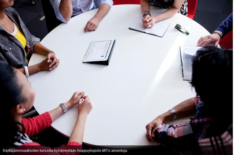 Opiskelijat esittelevät käyttäjäinnovaatioitaan Vaasan yliopistolla