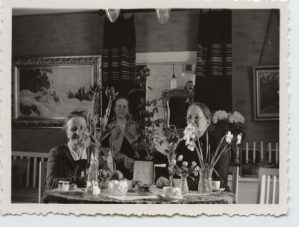 Vaasalaisen kansanvalokuvanäyttelyn teoksia, "Snapshot Vaasa Style"