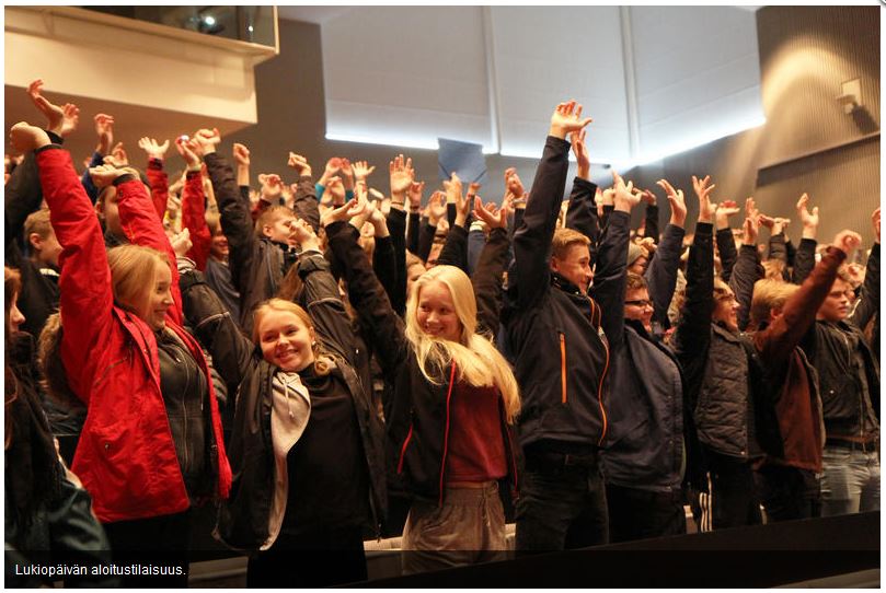 Vaasan yliopiston kampusalue, jossa on vanhoja punatiilirakennuksia ja puita