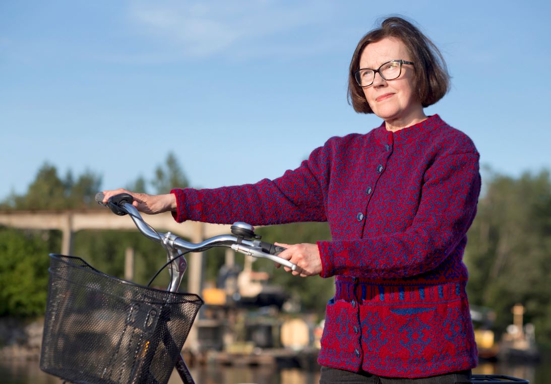 Perinteinen pohjalainen villapaita, jossa on monimutkaisia neulekuvioita