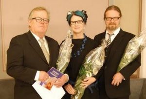 Tiina ja Marko Hautala vastaanottamassa Vaasan kulttuuripalkintoa