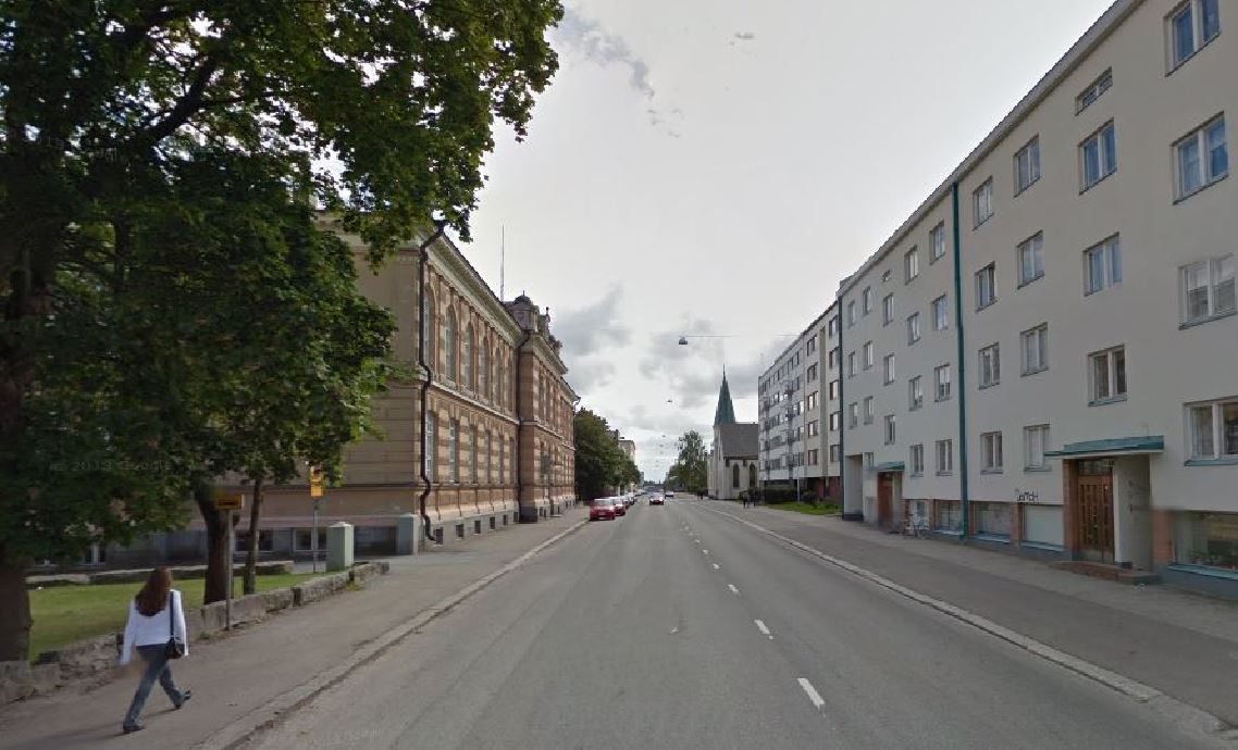 Vaasa-opiston opiskelijoita ja opettajia iloisesti yhdessä