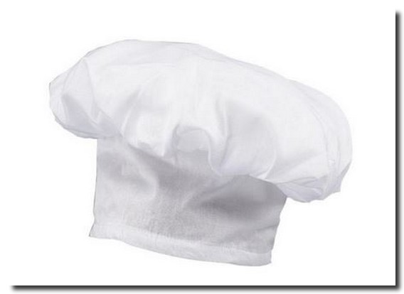 Kokkihattu ja keittiövälineitä, symboloiden kokkiopiskelijoiden matkaa Taitaja-kisoihin