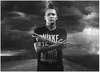 Nikke Ankara esiintyy Amarillon lavalla