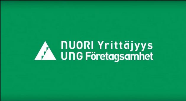 Nuoria yrittäjiä keskustelemassa ja verkostoitumassa Vaasassa