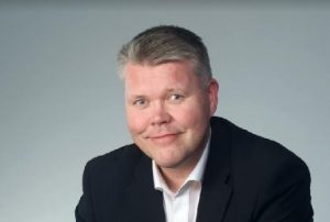 Vesa Jukka Vornanen, tutkija, luennoi kriisitilanteista