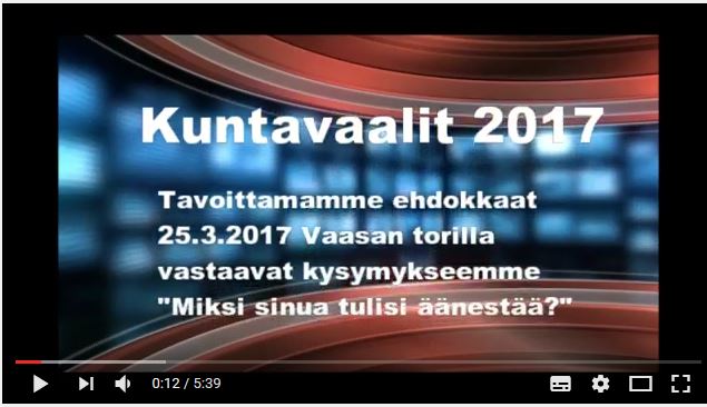 Vaaliehdokkaita ja äänestäjiä Vaasan kauppatorilla keväällä 2017