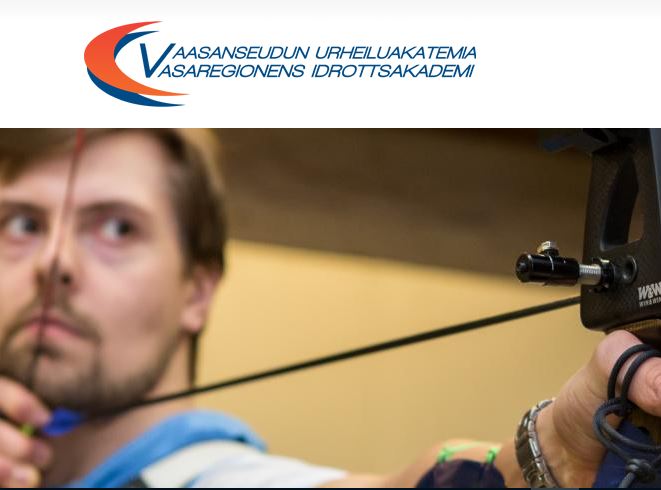 Nuoria urheilijoita harjoittelemassa Vaasan urheiluakatemiassa