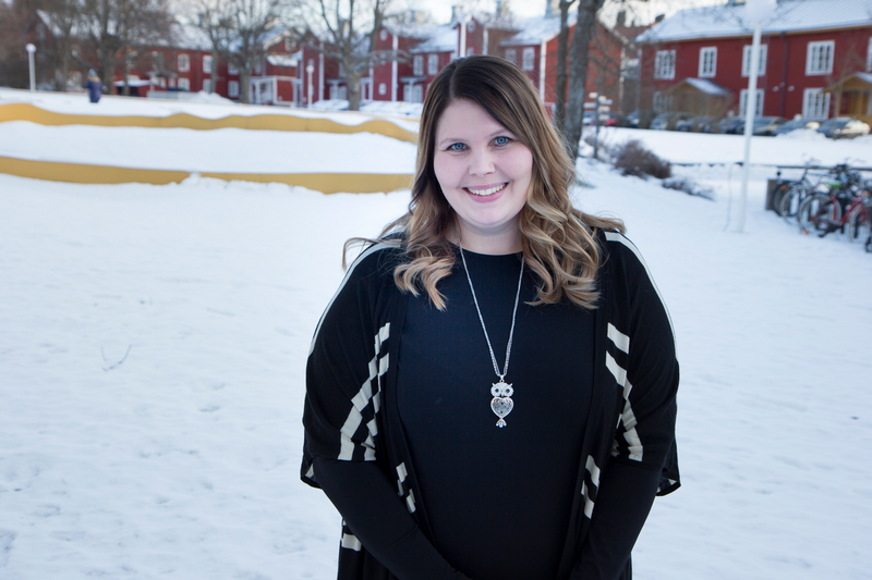 Anni Rajala hymyilee kameralle