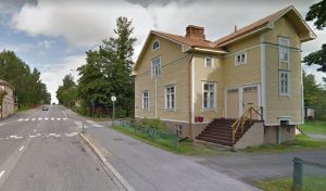 Kotirannan asuinrakennuksia ja puustoa, ehkä 2010-luvulta