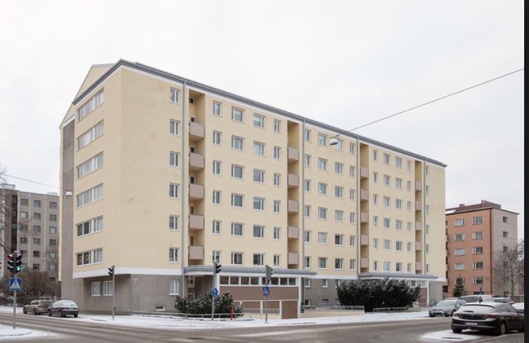 Kirkkopuistikko 6:n kerrostalo Vaasassa, jossa asui 140 lasta