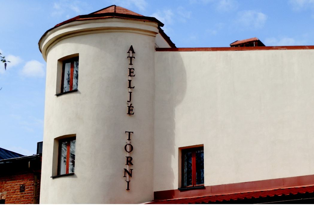 Atelje Torni, jossa taiteilijat työskentelevät ja luovat Vaasassa